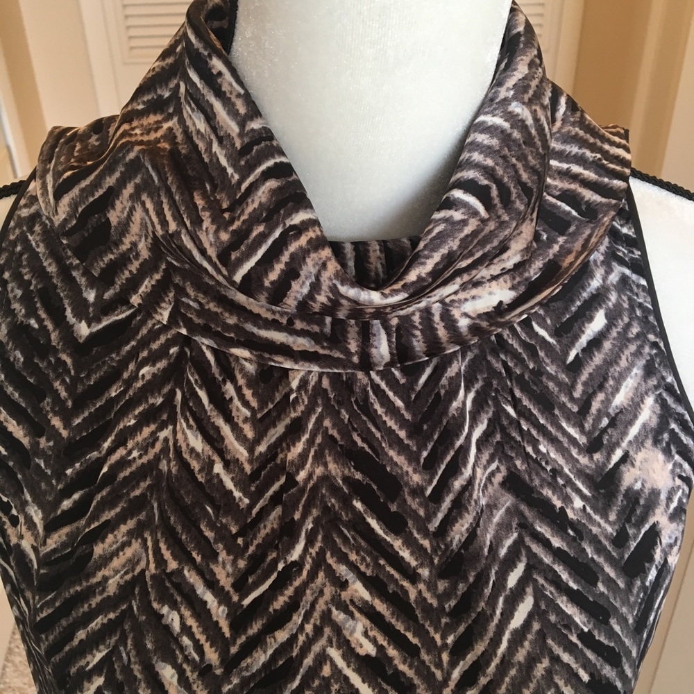 ๐ฅ sale ๐ Sleeveless blouse by Joan Vass studio - Picture 2 of 8